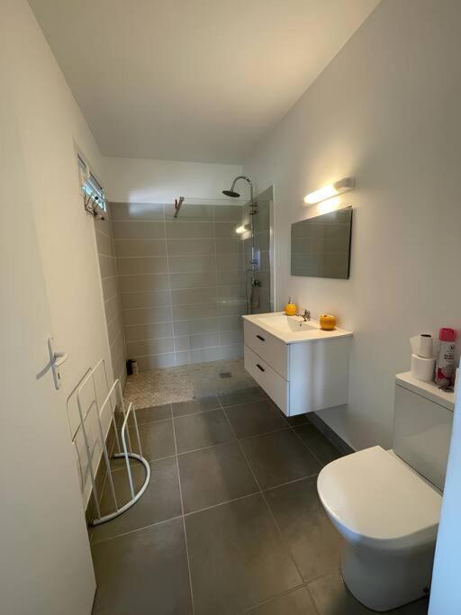 Bas De Villa F2 Neuf Avec Terrasse Et Piscine Le Diamant Kültér fotó